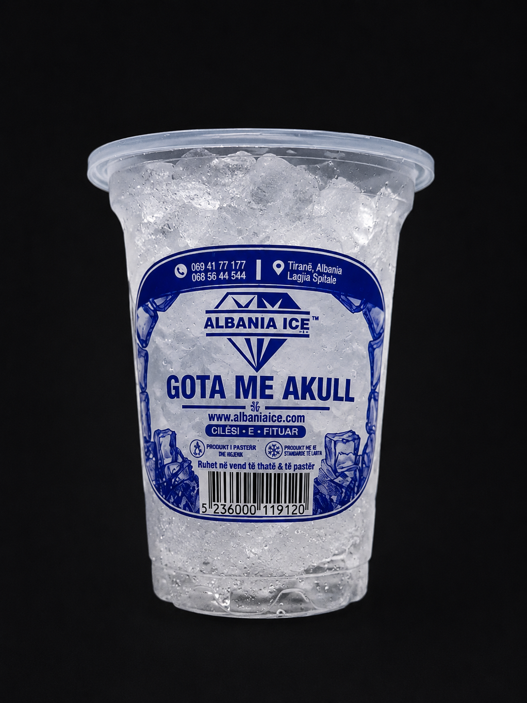 Gotë plastike e mbushur me akull